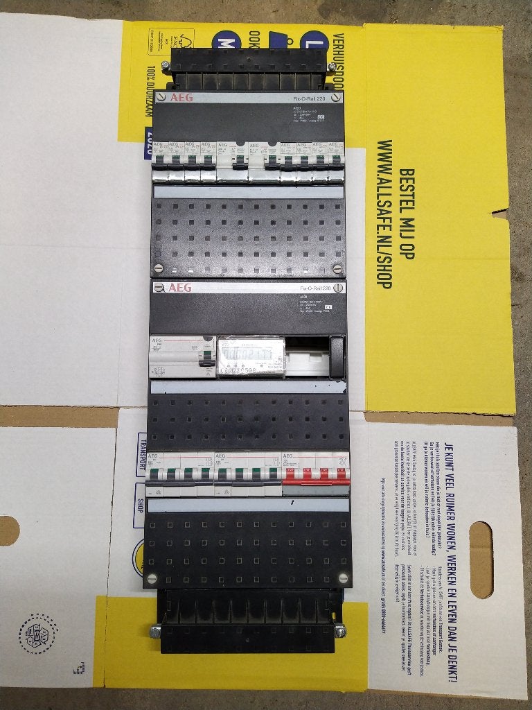 Groepenkast AEG, Doe-het-zelf en Verbouw, Elektra en Kabels, Ophalen, Zo goed als nieuw, Overige merken, Groepenkast