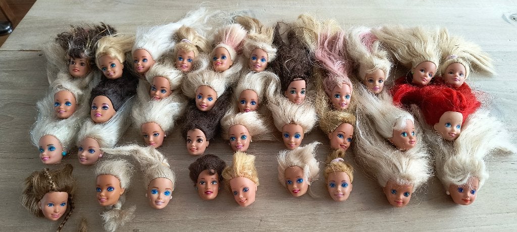 34 Barbie hoofdjes Mattel jaren 90, Ophalen of Verzenden, Gebruikt, Pop