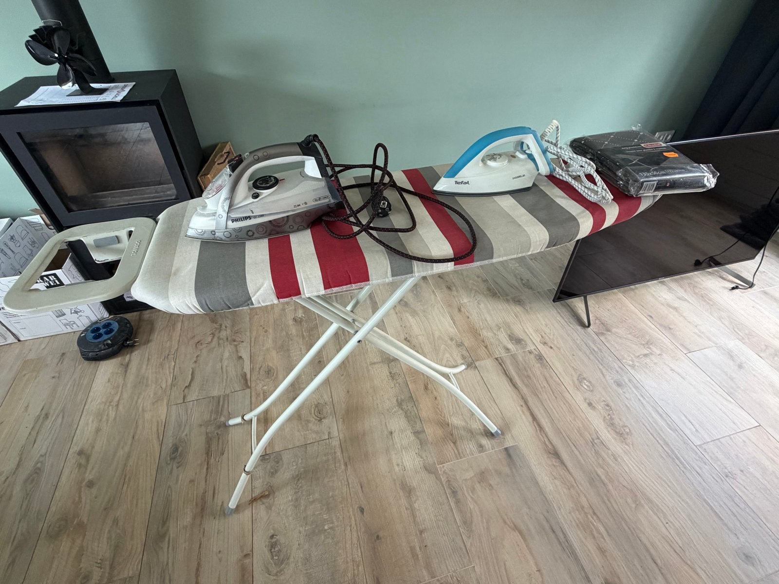 Strijkplank met 2 strijkbouten en strijkplankhoes, Witgoed en Apparatuur, Strijkijzers en Strijkplanken, Ophalen, Gebruikt, Strijkijzer met snoer