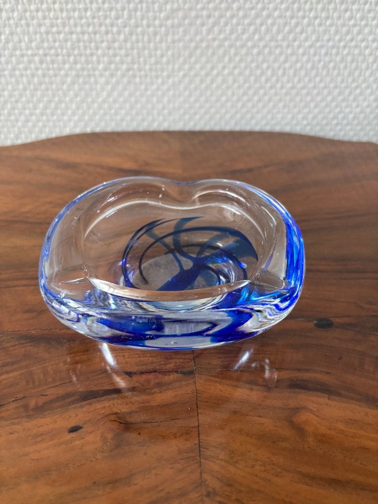 Vintage Murano asbak van glas met blauwe slingers., Ophalen of Verzenden