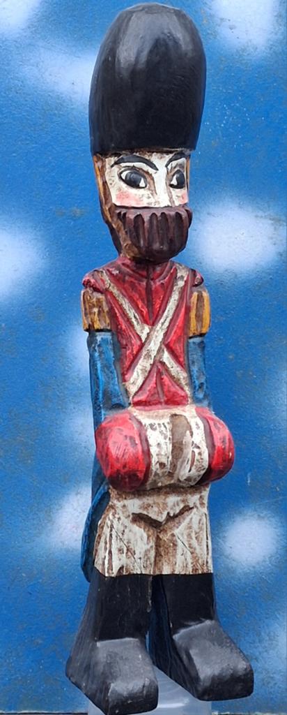 Soldaat Napoleon. Houtsnijwerk. 33 cm., Ophalen