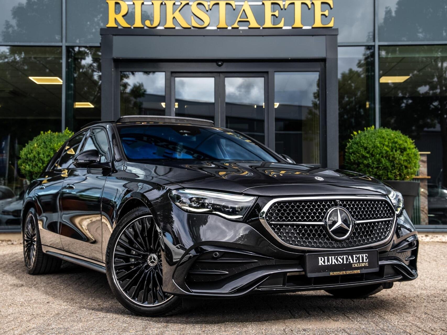 Mercedes E-klasse E300e AMG Line|PANO|BURMESTER|ACC|INCL BTW, Auto's, Automaat, Achterwielaandrijving, Gebruikt, Bedrijf