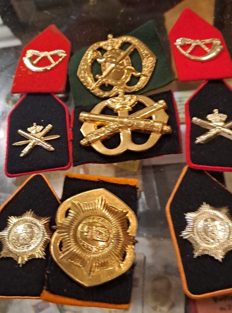 militaria diverse emblemen, Ophalen of Verzenden, Landmacht, Nederland, Embleem of Badge
