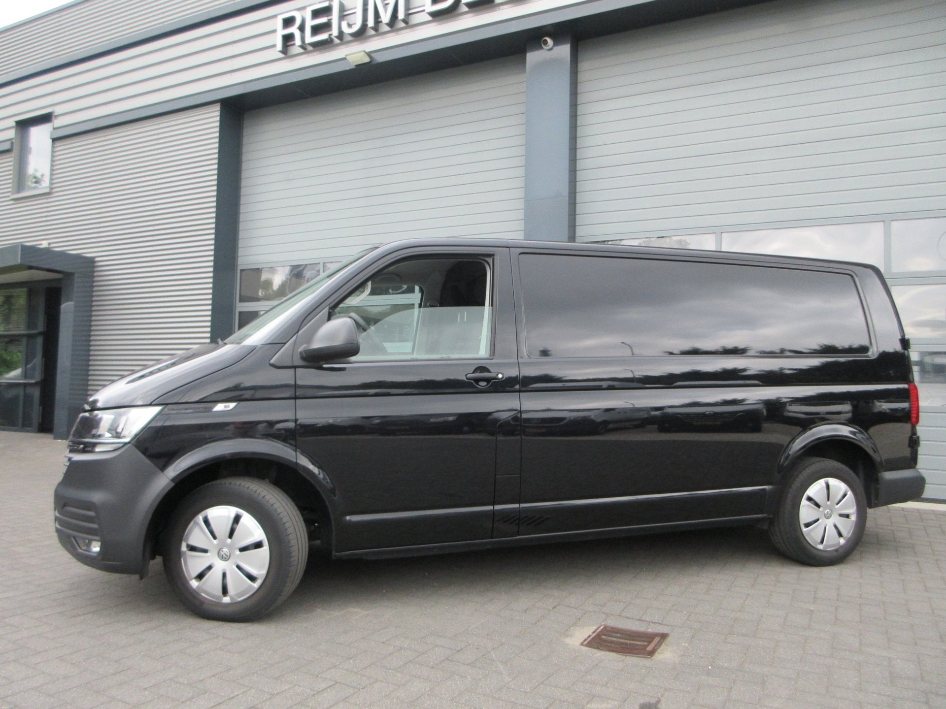 Volkswagen Transporter 2.0 TDI L2, Met Airco, Navigatie, App, Auto's, Bestelauto's, Voorwielaandrijving, Gebruikt, Euro 6, 4 cilinders