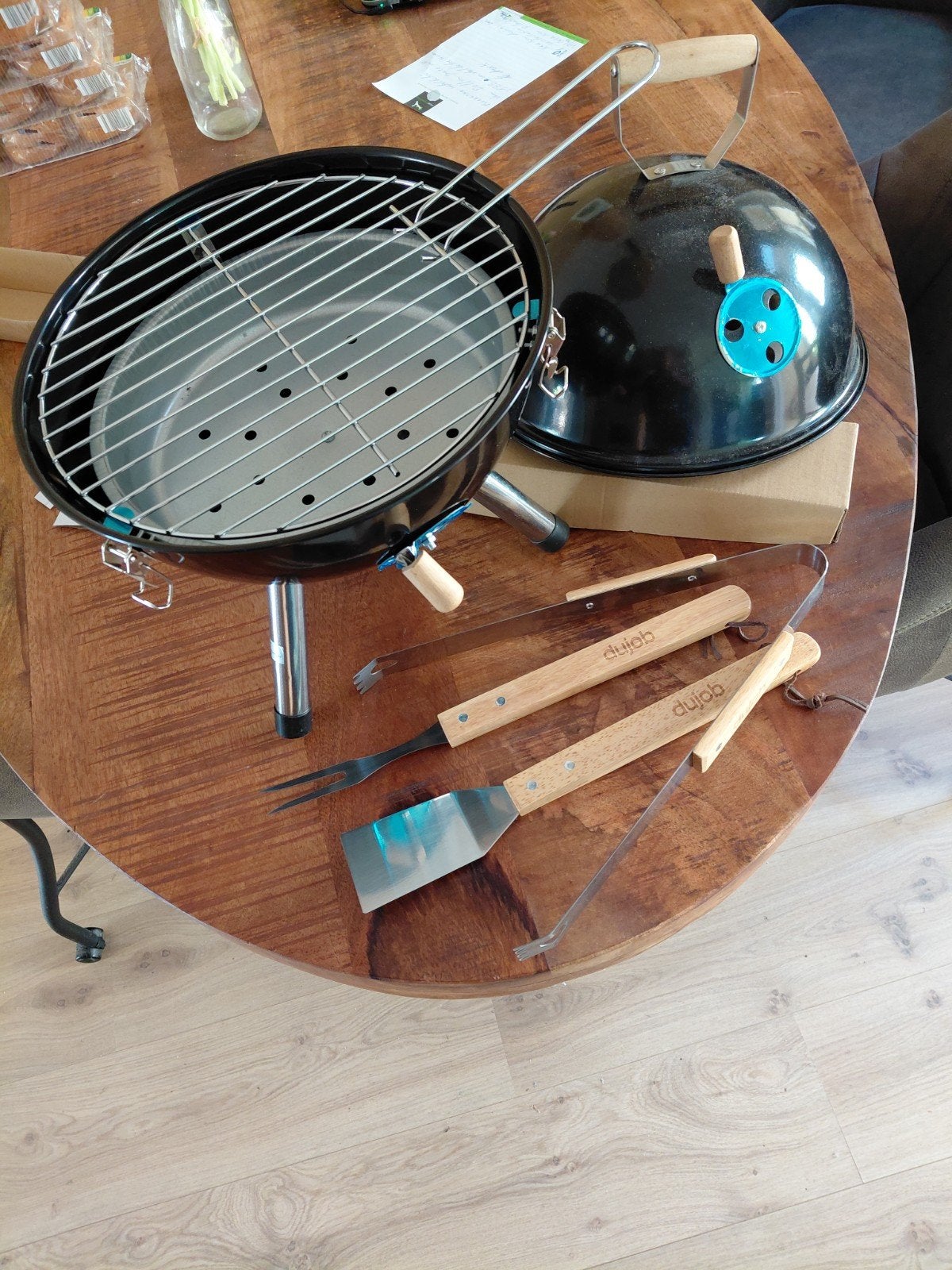 Compacte BBQ met accessoires - Ideaal voor zomeravonden, Ophalen of Verzenden, Nieuw