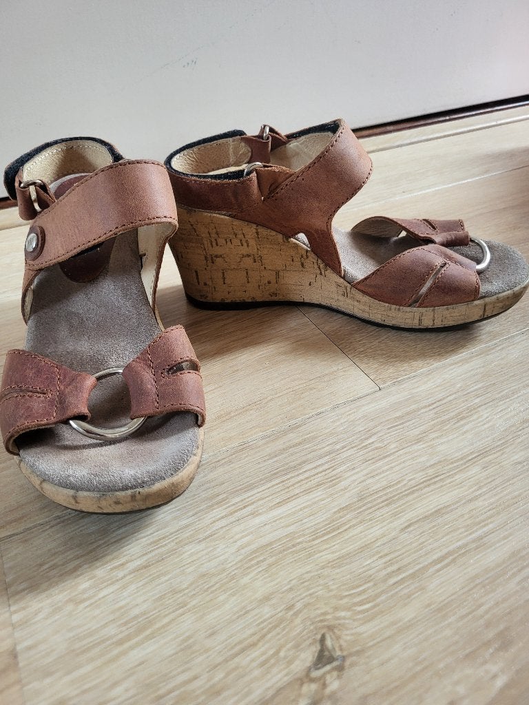 Wolky bruin/cognac lederen sandalen met sleehak maat 36, Kleding | Dames, Schoenen, Wolky, Bruin, Zo goed als nieuw, Sandalen of Muiltjes