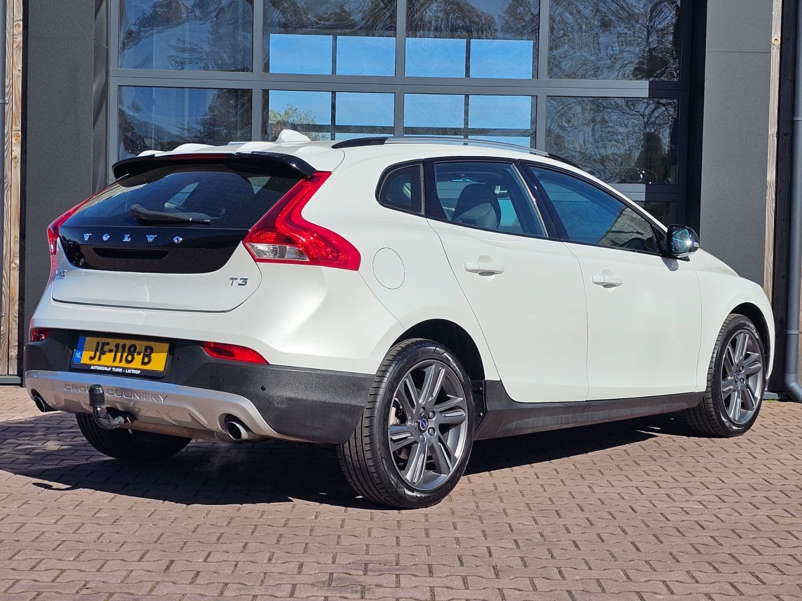 Volvo V40 Cross Country 2.0 T3 Momentum | Xenon | Trekhaak |, Auto's, Voorwielaandrijving, Stof, Gebruikt, Euro 6