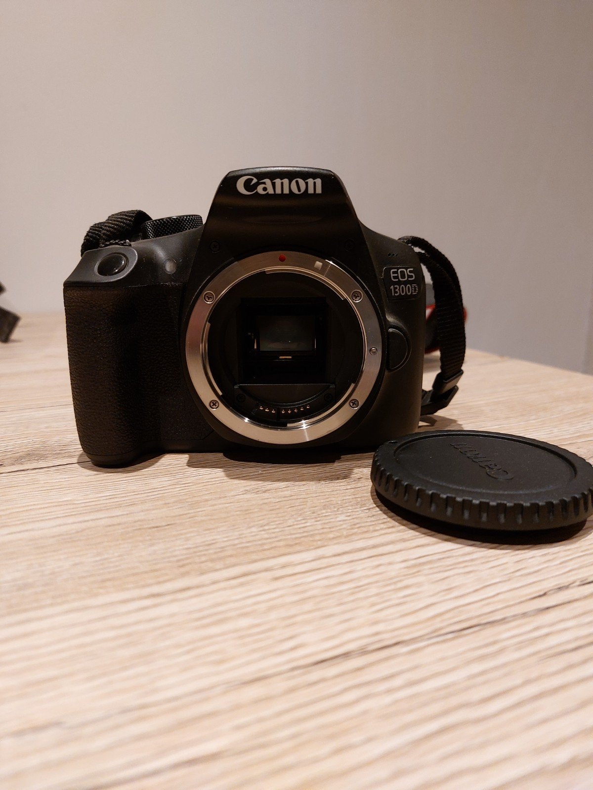Canon EOS 1300D inclusief accessoires, Ophalen, Spiegelreflex, Canon, Zo goed als nieuw