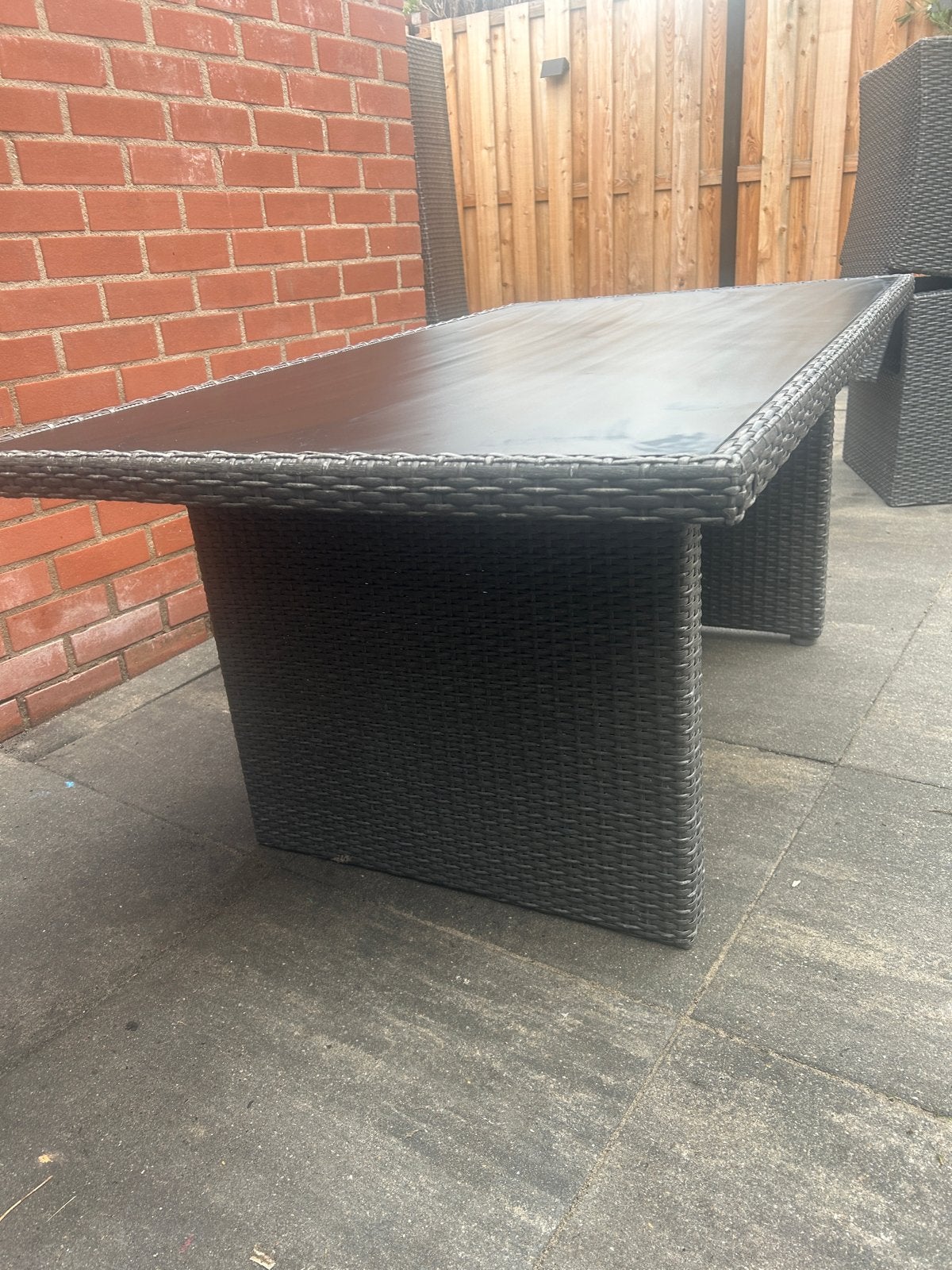 Foto 4 van Wicker tuintafel met glazen blad