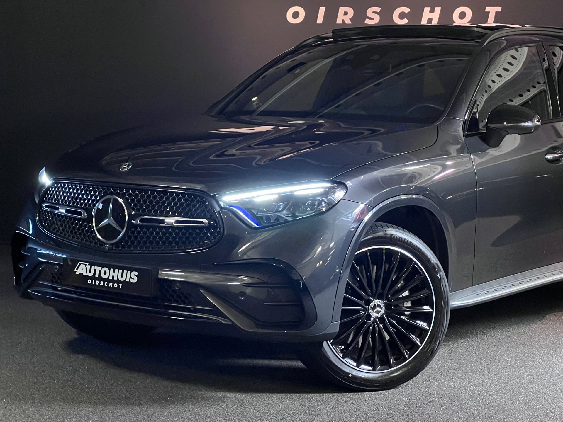 Mercedes-Benz GLC-klasse 400e 4MATIC AMG Line Pano/Airmatic/, Auto's, Automaat, Dealer onderhouden, Gebruikt, Zwart