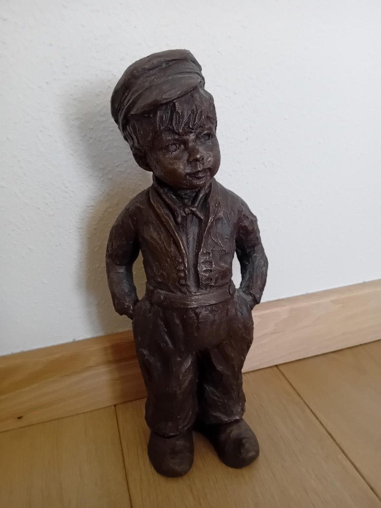 Leuk bronskleurig beeld. We noemen hem altijd "Bartje"., Ophalen of Verzenden, Zo goed als nieuw, Bruin, Overige materialen