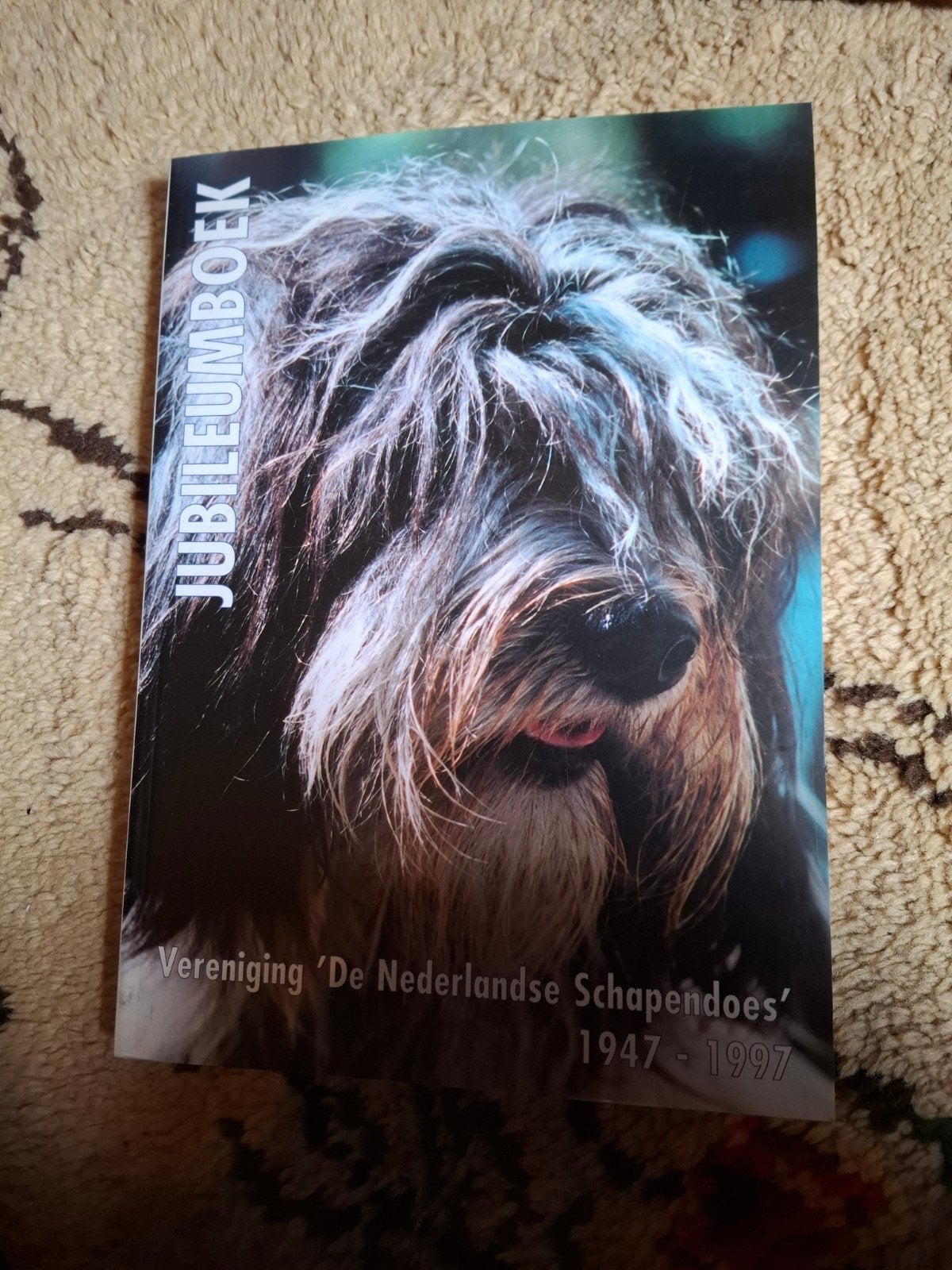 Jubileumboek Nederlandse Schapendoes 1947-1997, Ophalen of Verzenden, Gelezen, Honden