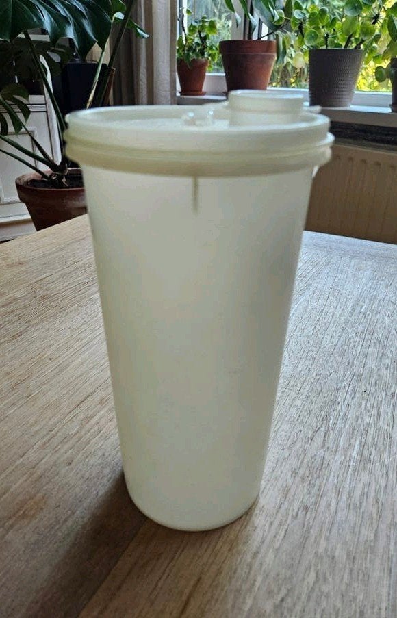 Grote Tupperware beker/shaker met deksel, Gebruikt, Met deksel, Wit, Beker of Kan