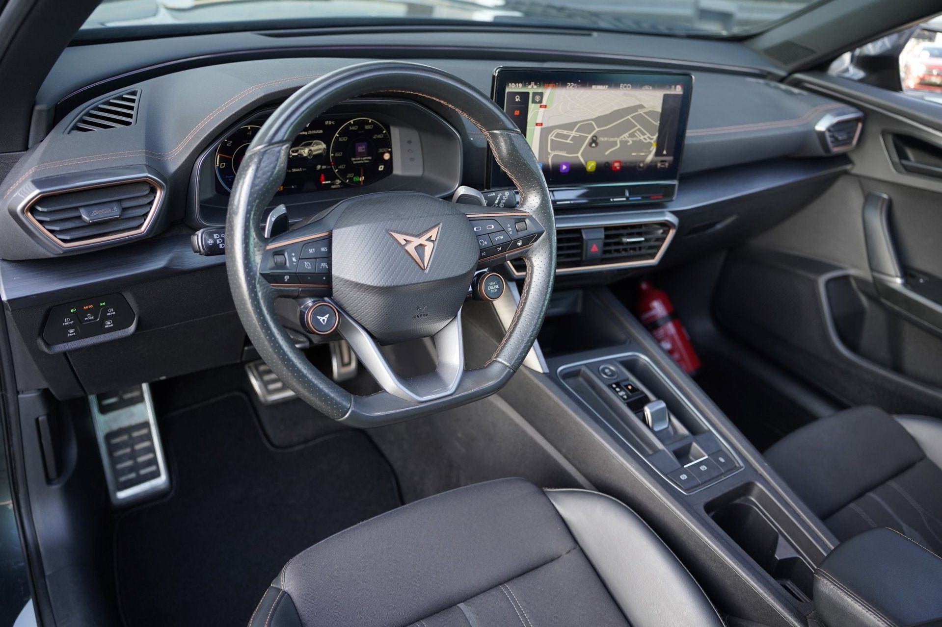 CUPRA Formentor 1.4 e-Hybrid VZ 245PK Pano Trek Leder Led Ac, Auto's, Dealer onderhouden, Gebruikt, Zwart, 4 cilinders