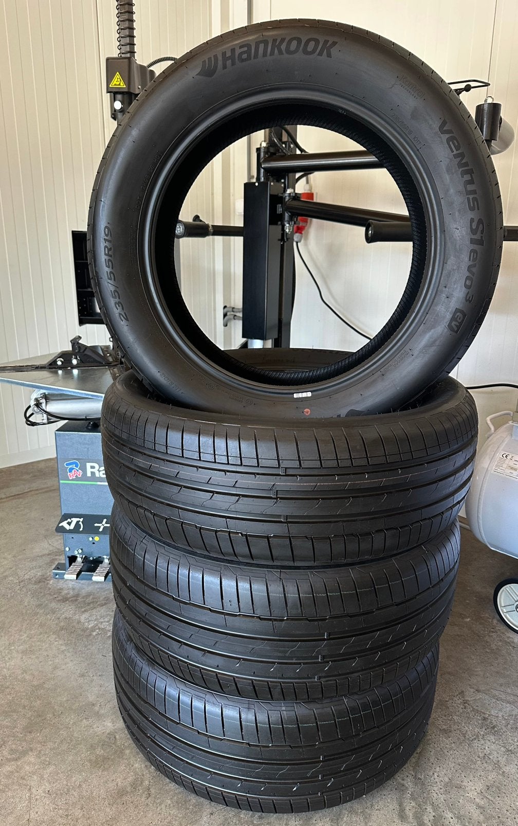 Hankook 235 55 19 en 255 50 19 Zomerbanden Inclusief Montage, Hankook, Nieuw, Breedset, Personenwagen