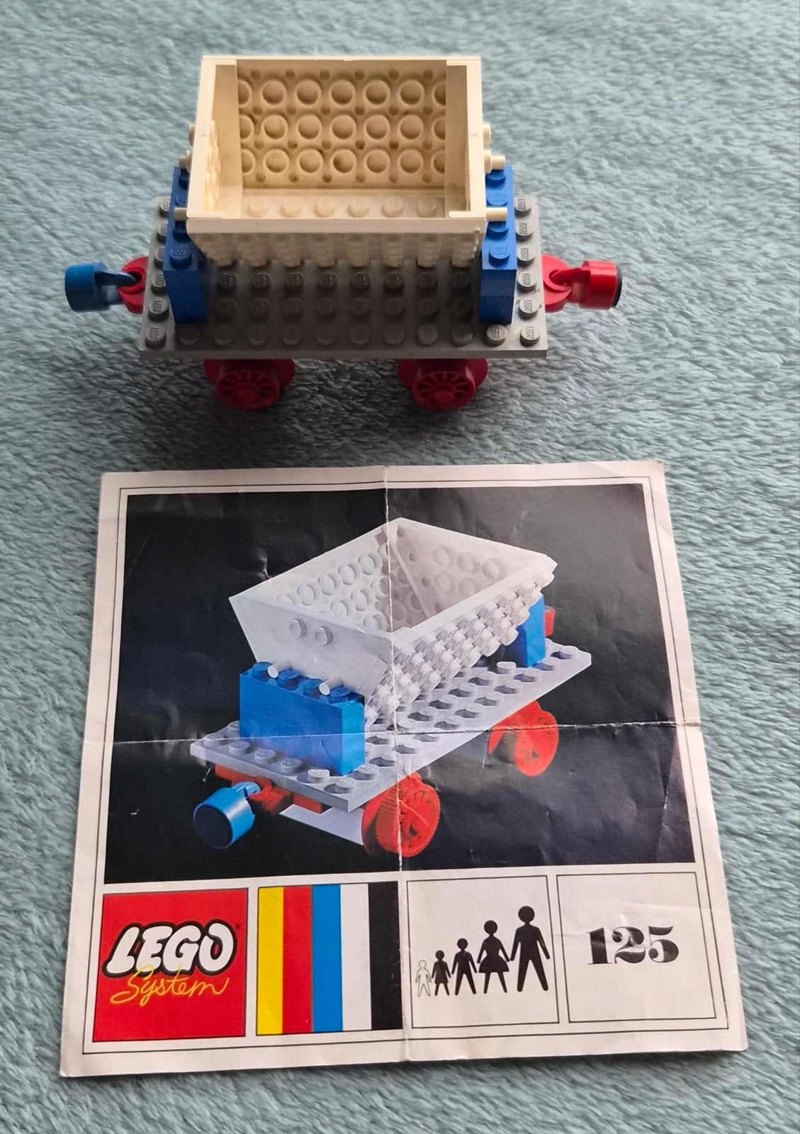 Lego trein blauwe rails kiepbak wagon Wit (set 125) + boekje, Gebruikt, Lego, Inclusief instructies, Ophalen of Verzenden