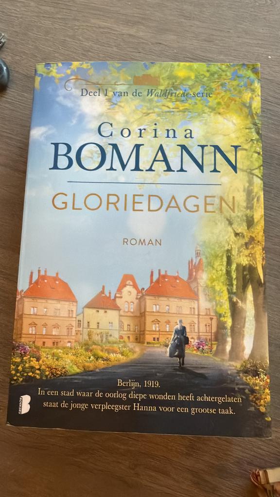 Corina Bomann - Gloriedagen, Ophalen of Verzenden, Zo goed als nieuw