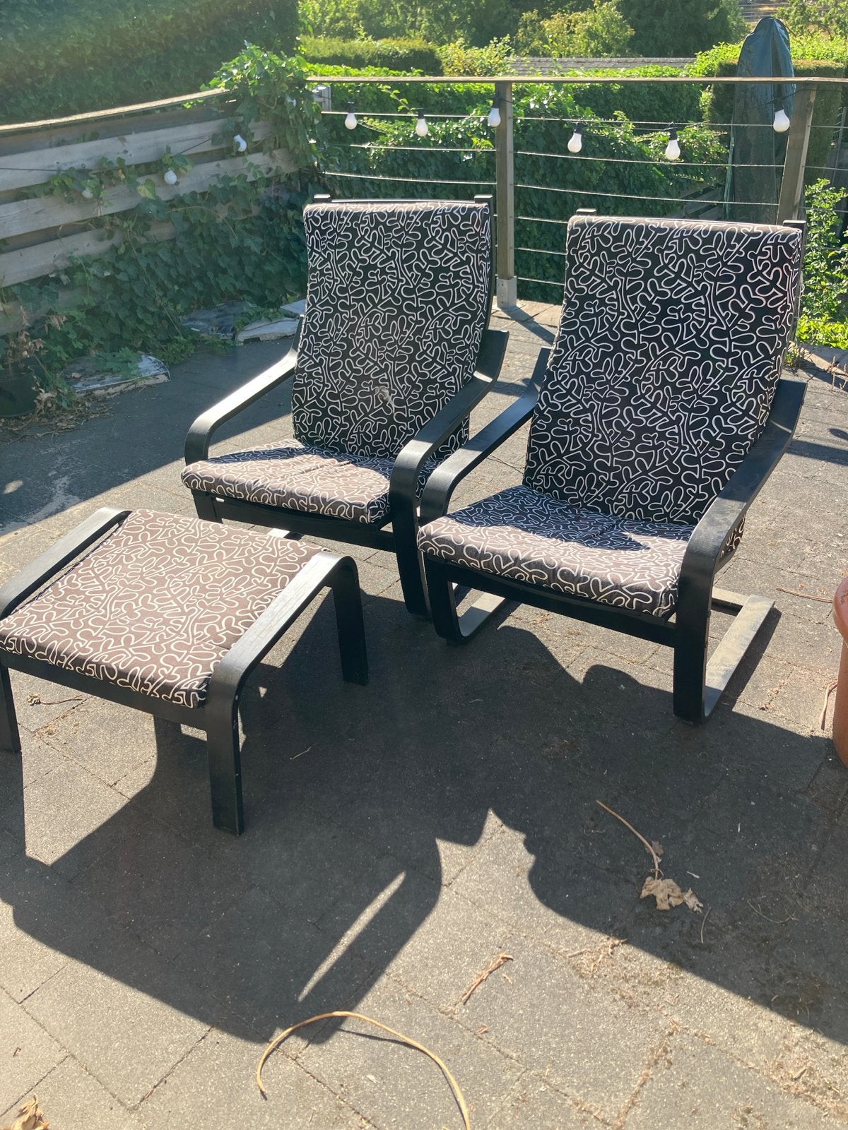 GRATIS Twee Poang Ikea stoelen met voetenbankje, Ophalen, Gebruikt, Hout