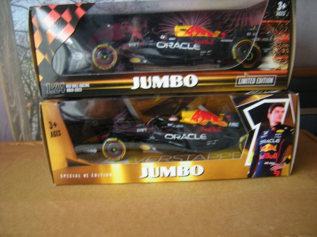 2x1,24 nieuwe max verstappen redbul racewagen, Hobby en Vrije tijd, Modelauto's | 1:24, Ophalen of Verzenden, Nieuw, Auto, Bburago