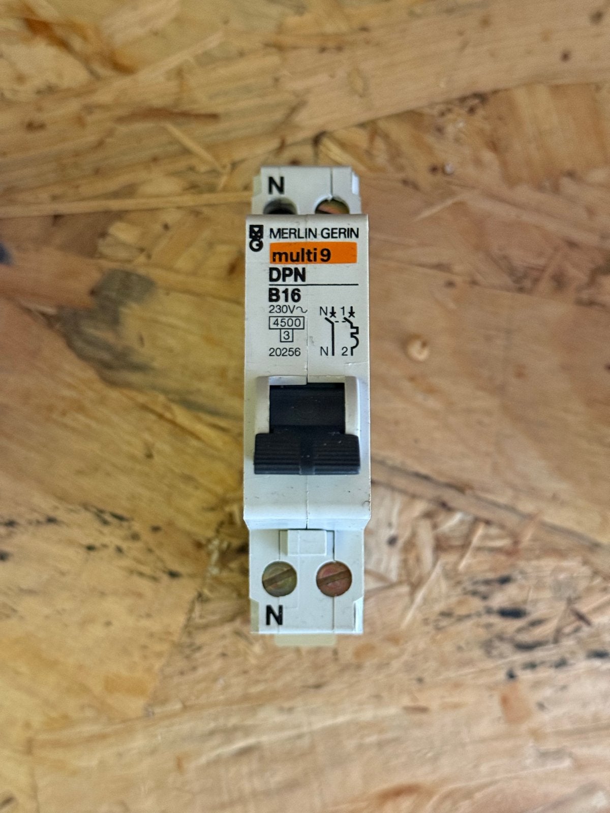 Merlin Gerin Multi9 DPN B16 Installatieautomaten, Ophalen of Verzenden, Gebruikt, Schneider Electric, Installatieautomaat