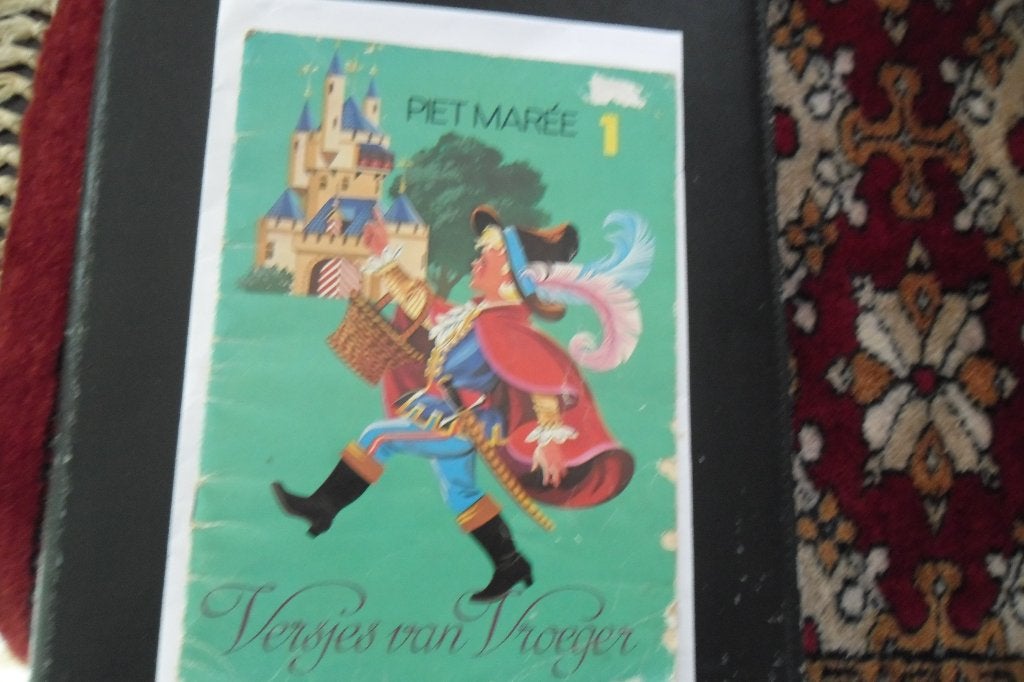 boekje Versjes van vroeger van Piet Maree, Ophalen of Verzenden, Gelezen