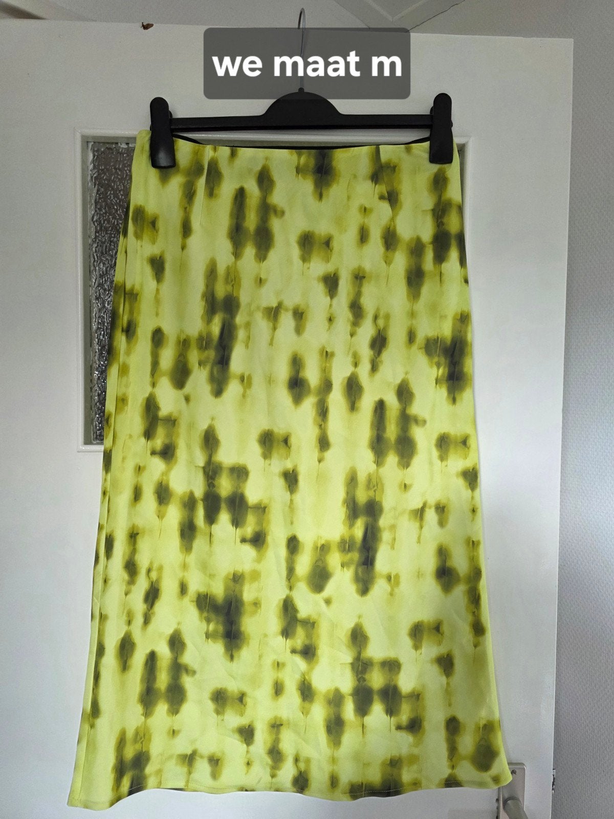 WE Fashion Midi Rok Maat M - Groen/Geel Tie-Dye, Maat 38/40 (M), WE Fashion, Ophalen of Verzenden, Gedragen