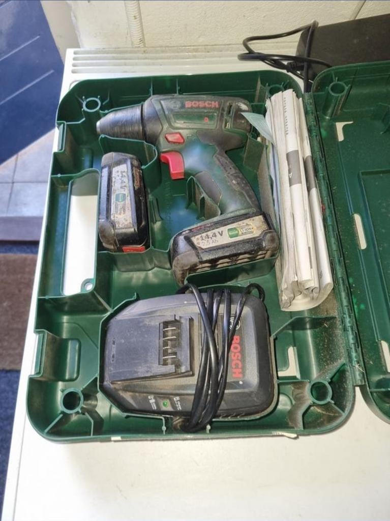 Bosch Accuboormachine PSR 14,4 LI-2 met 2 accu's en lader, Ophalen of Verzenden, Gebruikt, Boor- en Schroefmachine