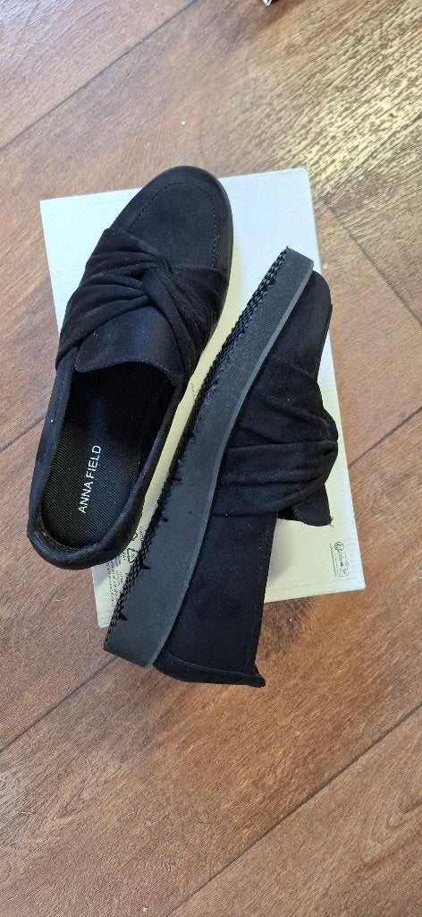 Schoenen, Kleding | Dames, Nieuw, Ophalen of Verzenden, Instappers, Zwart