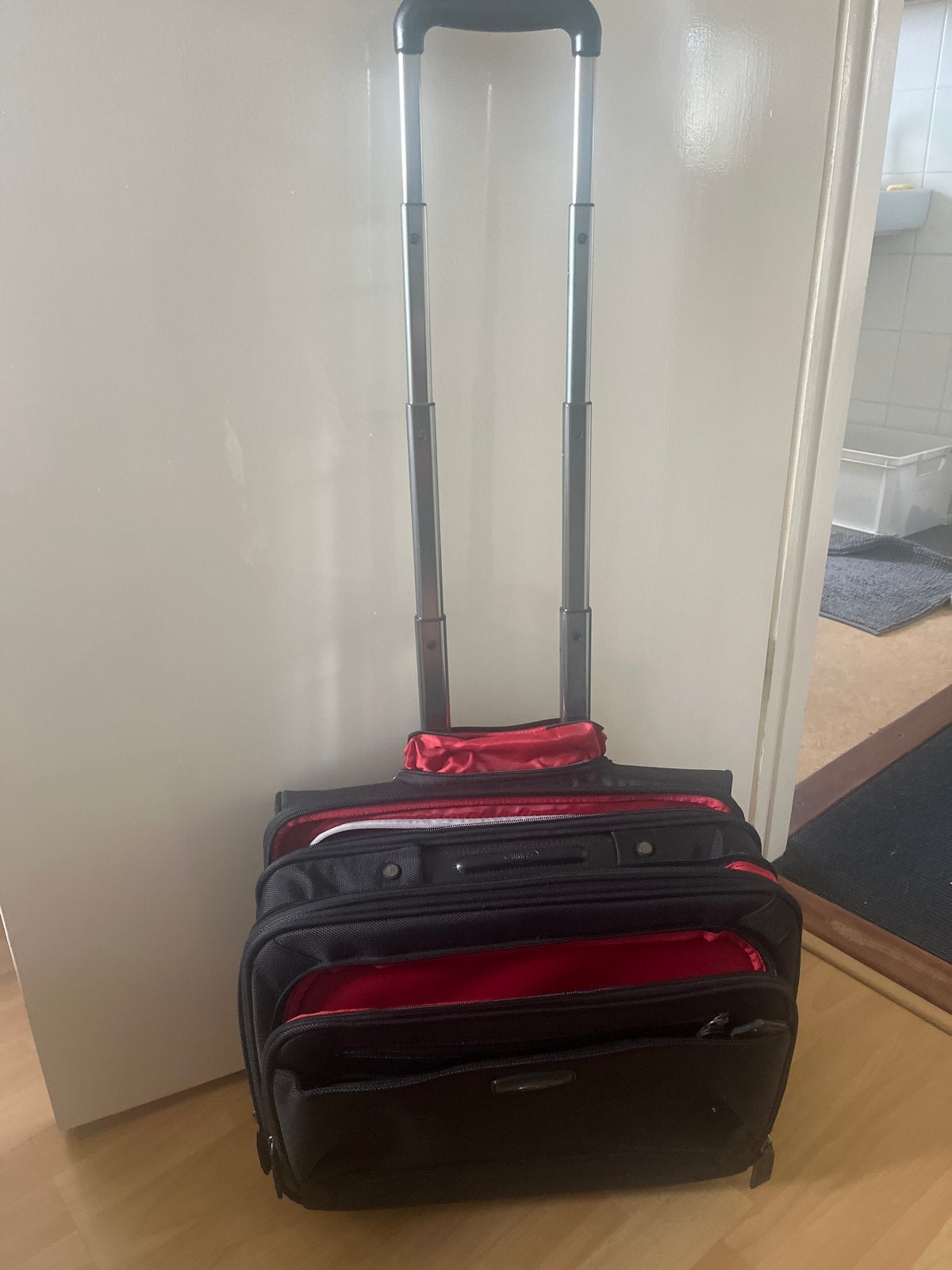 Brics reis/laptoptas op wieltjes, nieuwstaat, Ophalen of Verzenden, Zo goed als nieuw, Zwart, Uitschuifbare handgreep