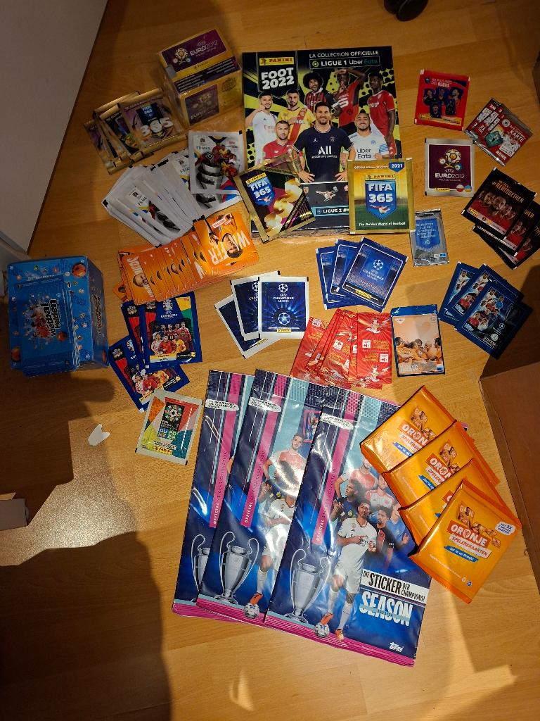 Groot lot voetbal panini sticker zakjes en album, Ophalen, Nieuw, Sport