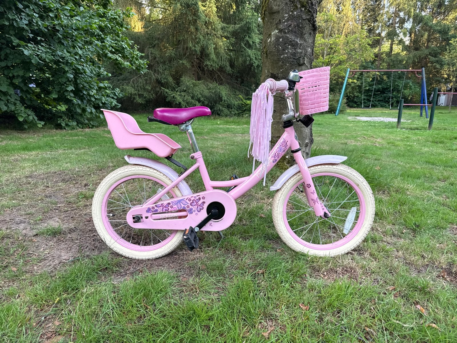 16 inch roze meisjesfiets met mandje en poppenstoeltje, Fietsen en Brommers, Fietsen | Meisjes, Ophalen, Terugtraprem, Gebruikt
