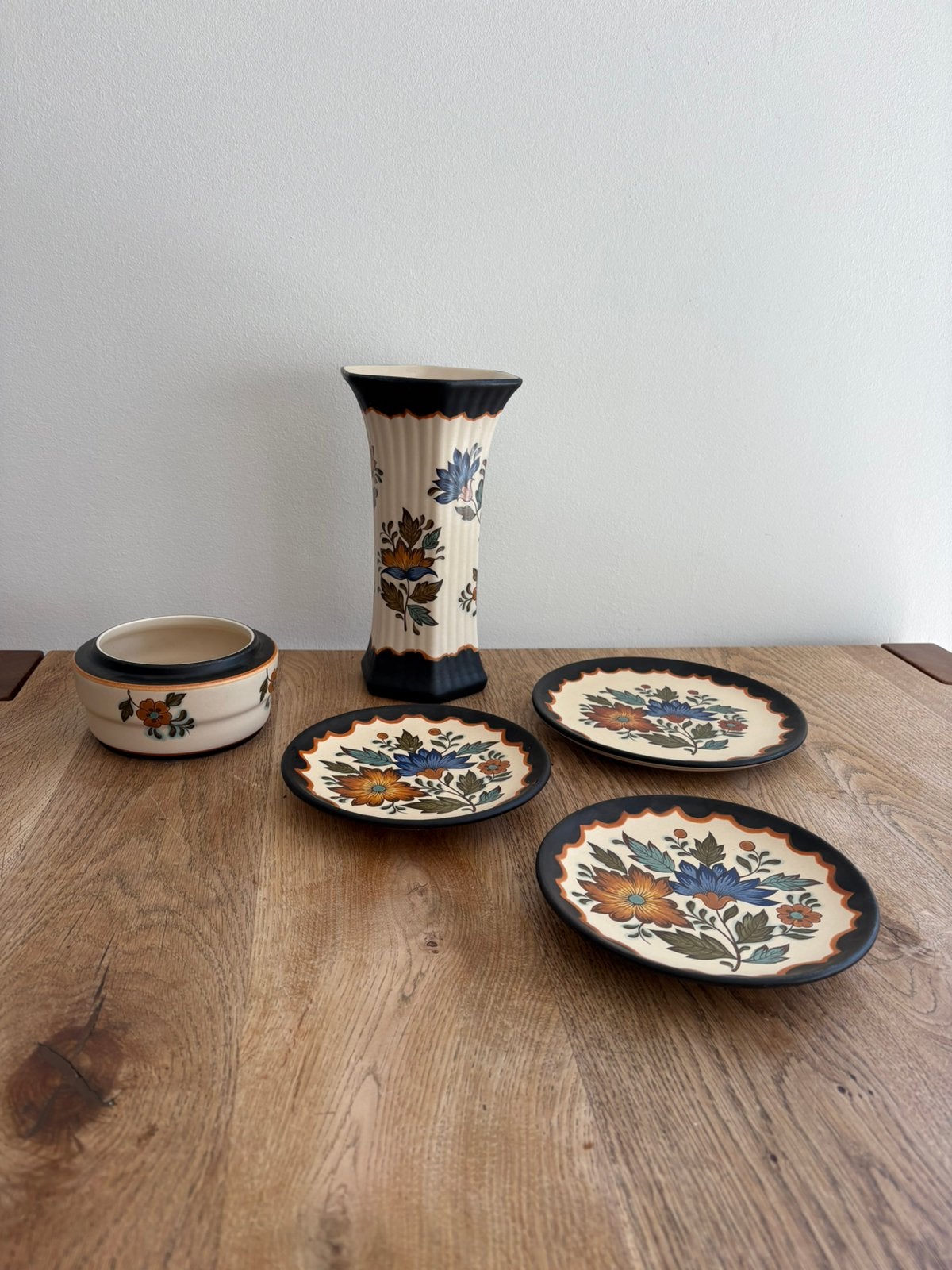 Flora Gouda Plateel handwerk set: vaas, pot en 3 wandbordjes, Ophalen of Verzenden