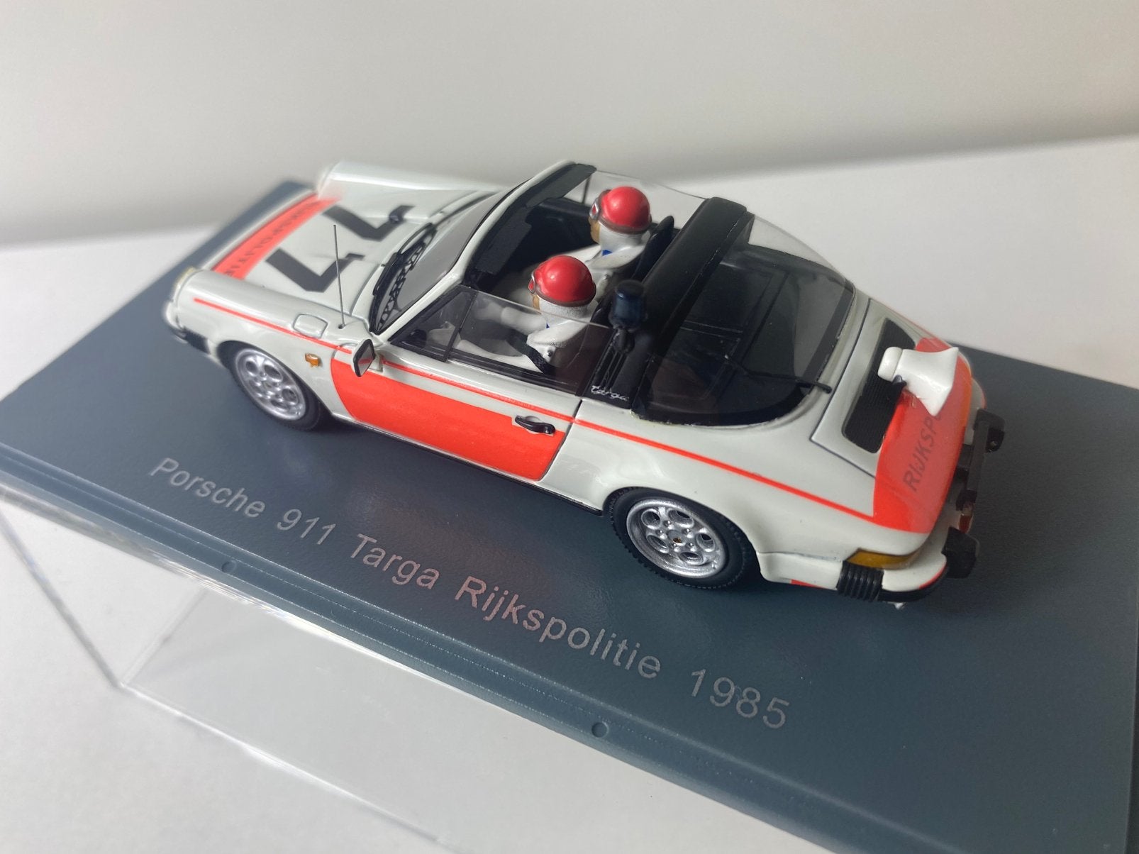 1:43 PORSCHE 911 Targa 1985-RIJKSPOLITIE MET BEMANNING, Ophalen of Verzenden, Nieuw, Auto, Overige merken