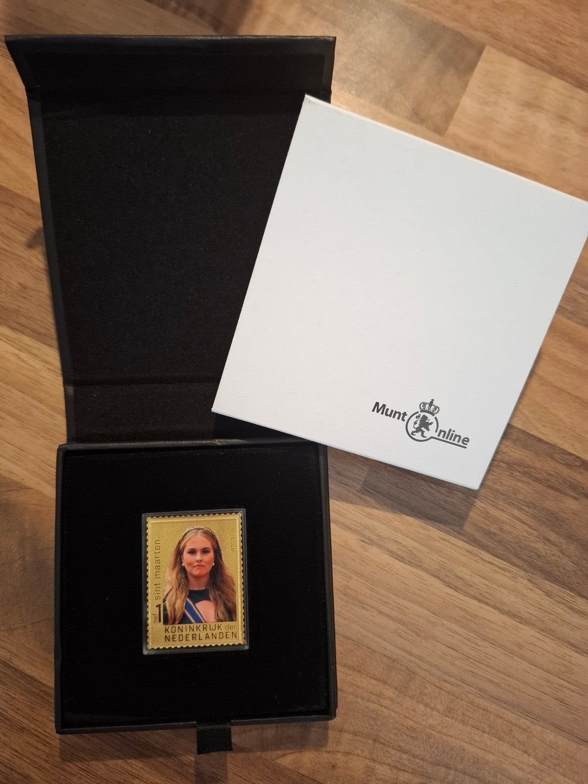 24 Karaat gouden postzegel Amalia, Postzegels en Munten, Ophalen of Verzenden
