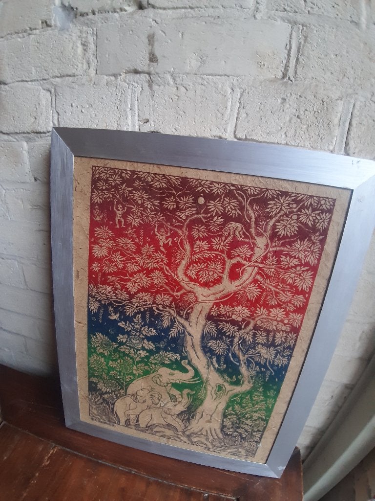 Handgeschilderd Batik van IHNNWANAT in mooie aluminium lijst, Antiek en Kunst, Ophalen, Bloemen, Klassiek, Origineel werk