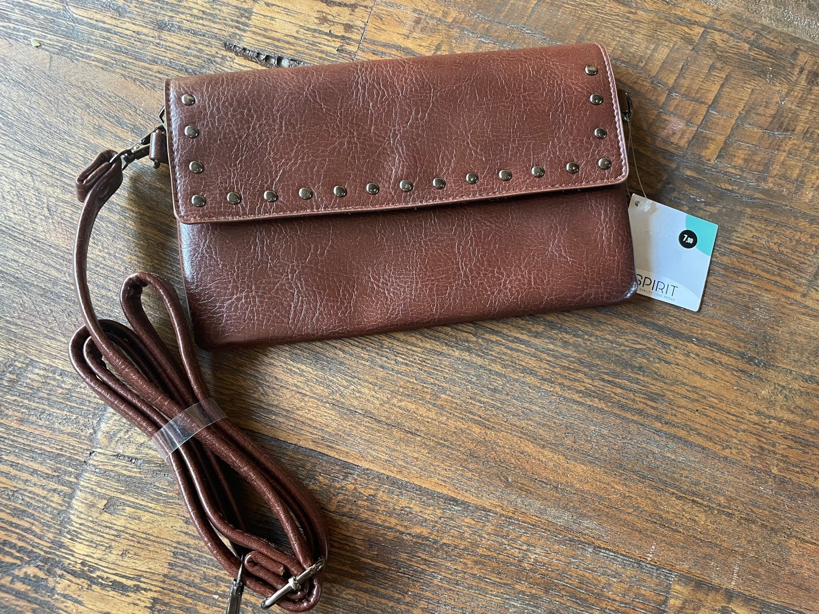 Bruine schoudertas met studs - Nieuw met label, Ophalen of Verzenden, Nieuw, Bruin, Schoudertasje