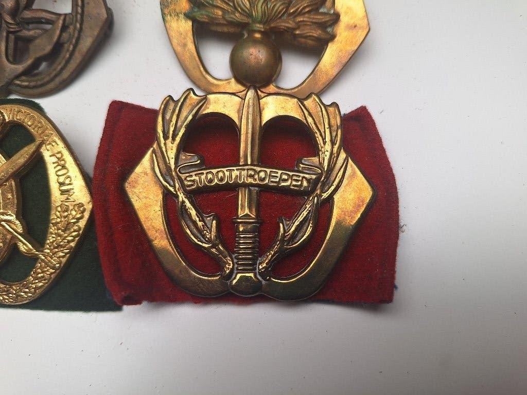 Militair baret embleem van de stoottroepen, Ophalen of Verzenden, Landmacht, Nederland, Embleem of Badge