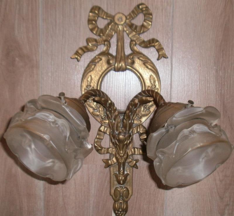 Stel twee armige antieke bronzen wandlusters met strik, Huis en Inrichting, Lampen | Wandlampen, Ophalen of Verzenden, Gebruikt