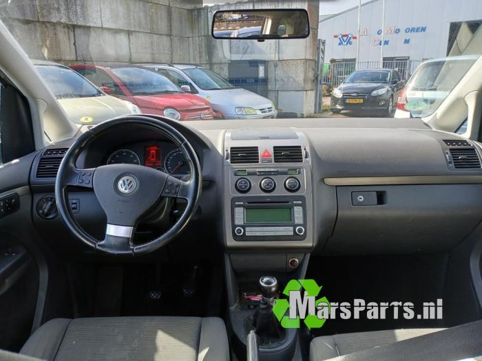Dashboardkastje van een Volkswagen Touran, Gebruikt, -, Volkswagen, -