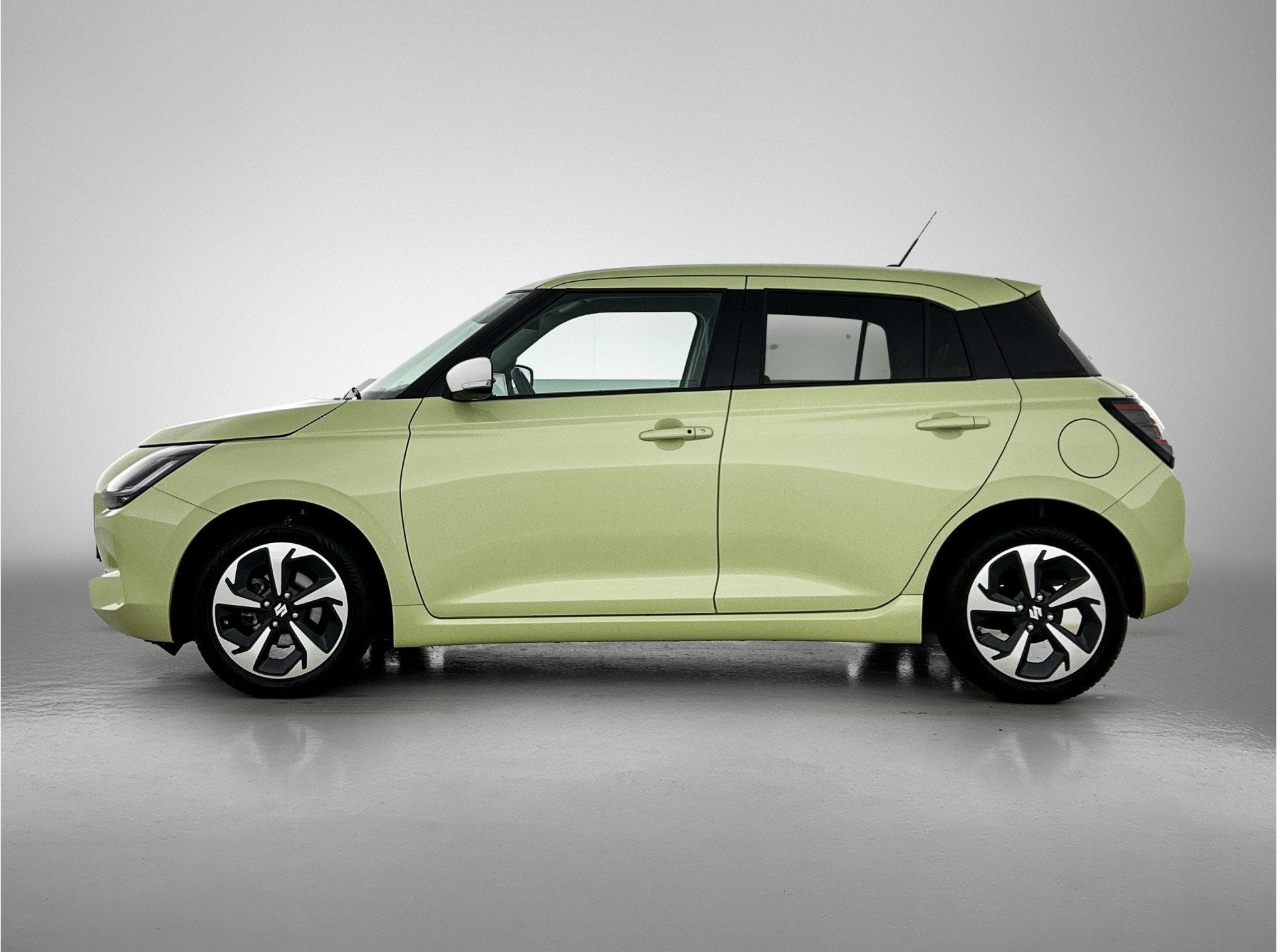 Suzuki Swift 1.2 Style Smart Hybrid | BTW Voertuig | Dodehoe, Voorwielaandrijving, Stof, Gebruikt, 400 kg