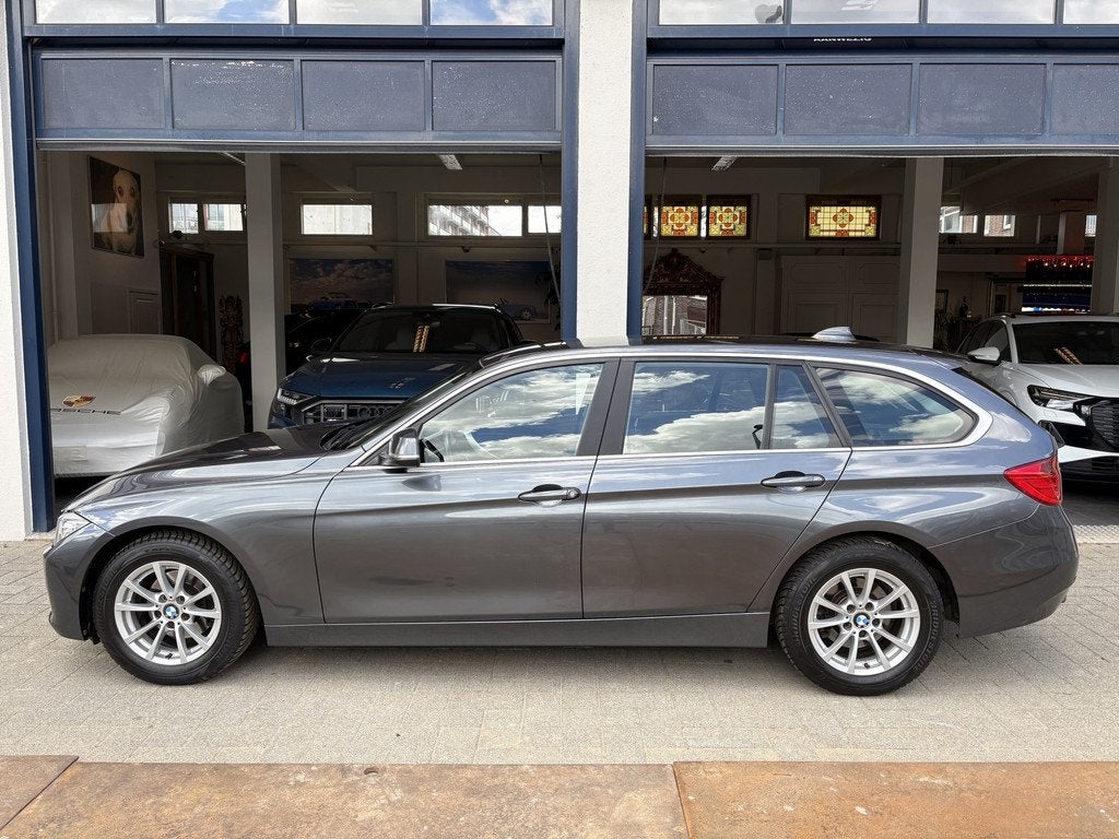 BMW 3 Serie Touring 316i Executive NL AUTO/LEDER/NAVI/CLIMA, Automaat, Gebruikt, Euro 6, 4 cilinders