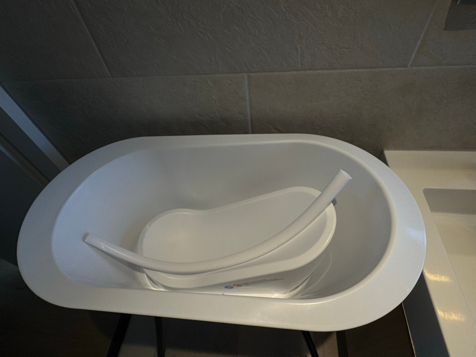 We-Too Babybadje met zitje, slang en thermometer- Oatmeal, Kinderen en Baby's, Badjes en Verzorging, Gebruikt, Badje, Standaard