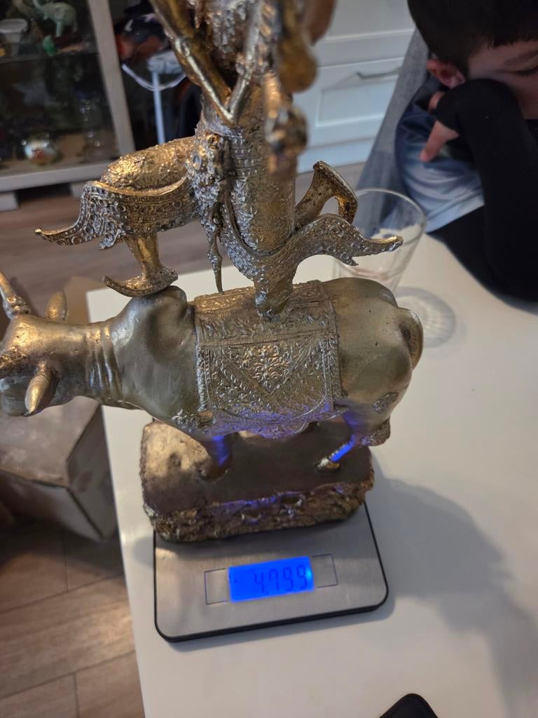 Mooi Bronsen Beeld van een Godheid op een Dier, Beeld, Goud, Azië, Overige stijlen