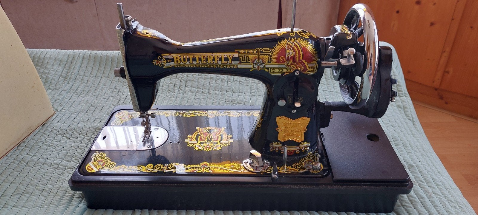 Vintage Butterfly Naaimachine met Handleiding en Accessoires, Antiek en Kunst, Antiek | Naaimachines, Ophalen of Verzenden