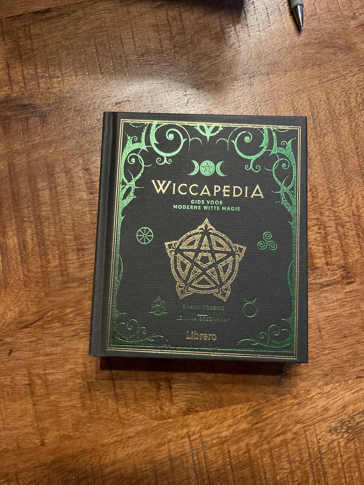 Wiccapedia: Gids voor Moderne Witte Magie, Ophalen of Verzenden, Zo goed als nieuw, Spiritualiteit algemeen, Instructieboek
