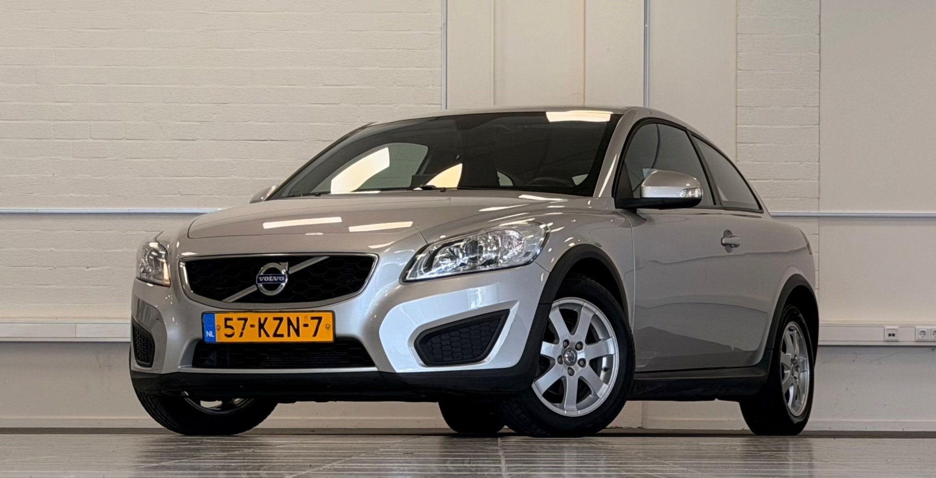 Volvo C30 1.6i 16V Kinetic 1e Eigenaar Navi APK 12-03-2027 G, Auto's, Voorwielaandrijving, 1596 cc, Gebruikt, Zwart