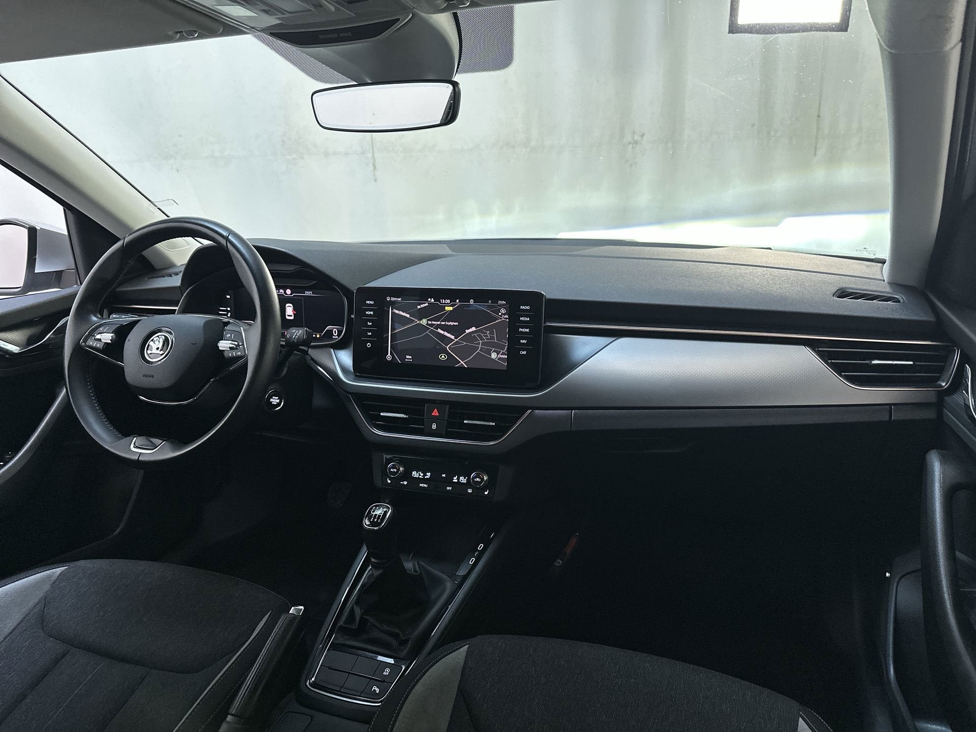 Skoda Kamiq 1.0 TSI 110pk Business Edition LED Trekhaak Came, Auto's, Voorwielaandrijving, Dealer onderhouden, Stof, Gebruikt
