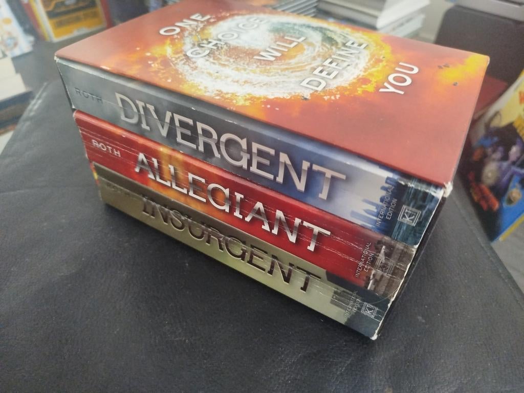 DIVERGENT BOEKEN TRILOGY BOXSET, Ophalen of Verzenden, Gelezen, Veronica Roth