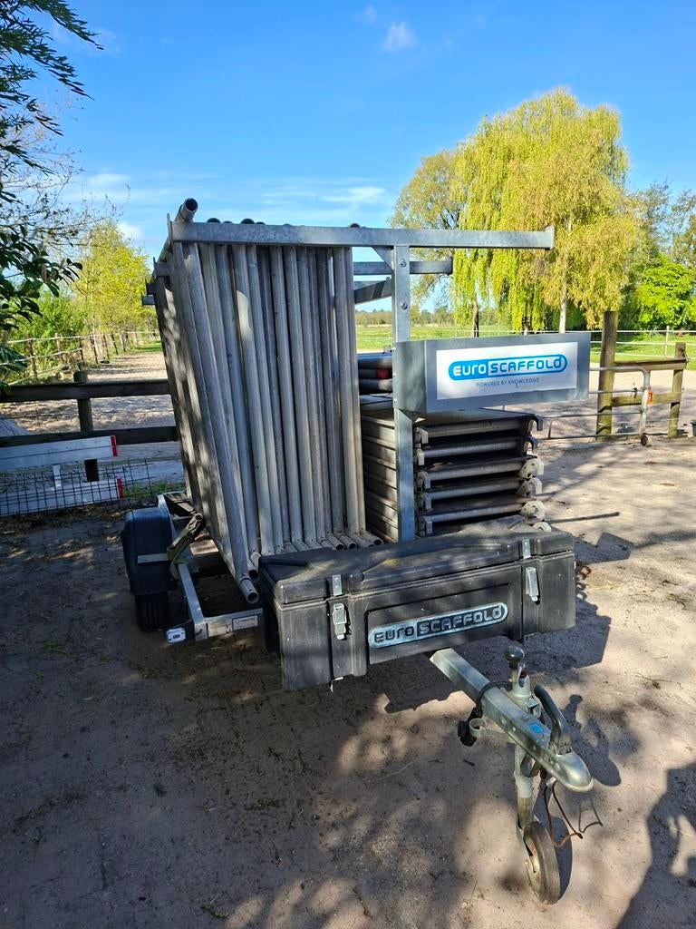 Euroscaffold rolsteiger 12 meter hoog op aanhanger, Doe-het-zelf en Verbouw, Steigers, Ophalen of Verzenden, Gebruikt, Rolsteiger of Kamersteiger