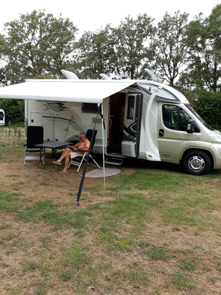 Laika camper type X66OR automaat . STALLING mogelijk !, Caravans en Kamperen, Automaat, Afzuigkap, Ringverwarming, Buitenlamp